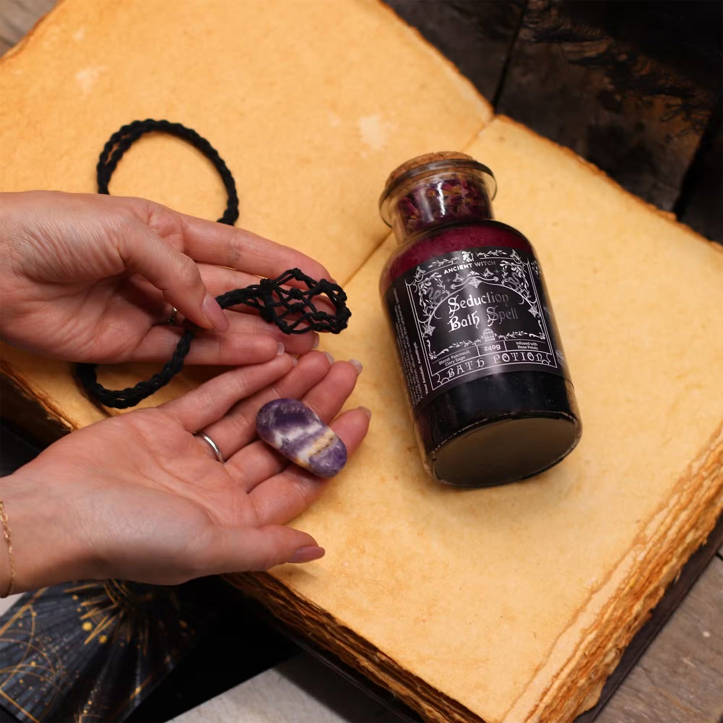 1x Ancient Witch Bath Spell Potion & Amethyst Crystal Amulet - Seduction